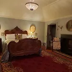 Bed & Breakfast House