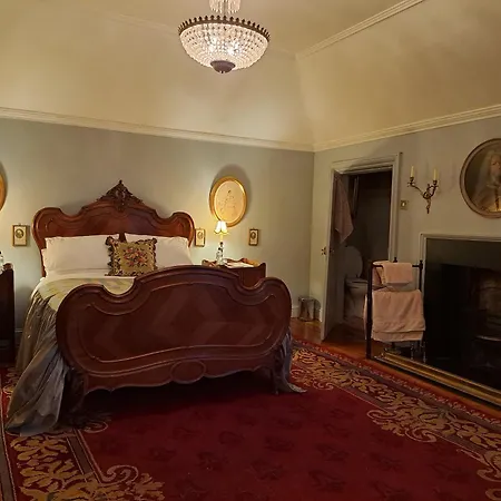Bed & Breakfast House